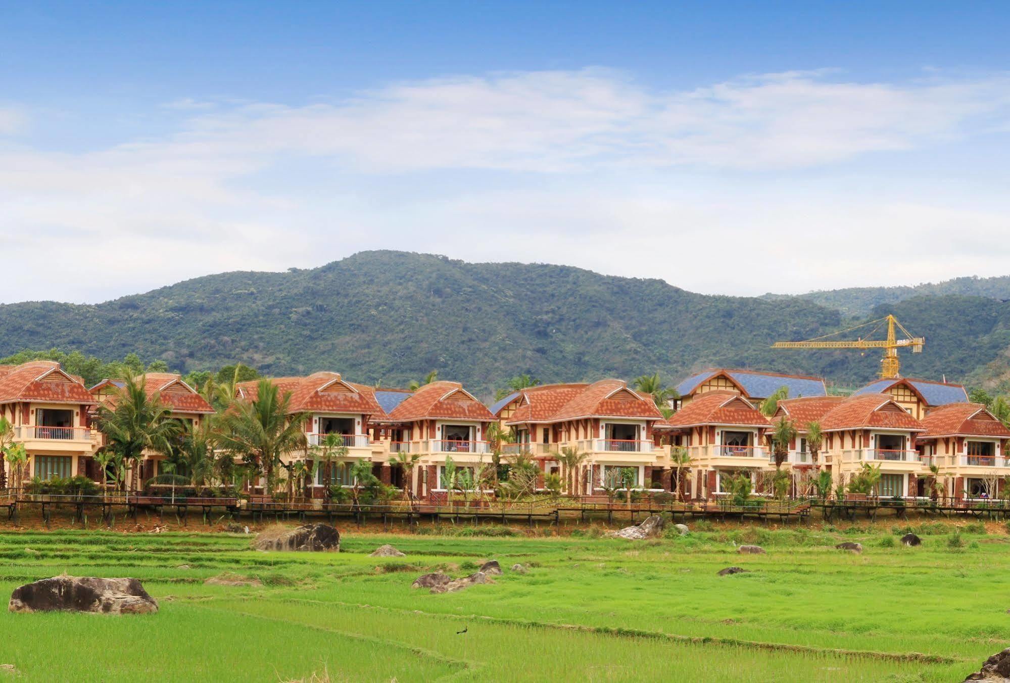 Hainan Bulongsai Resort Hotel Baoting Exterior photo
